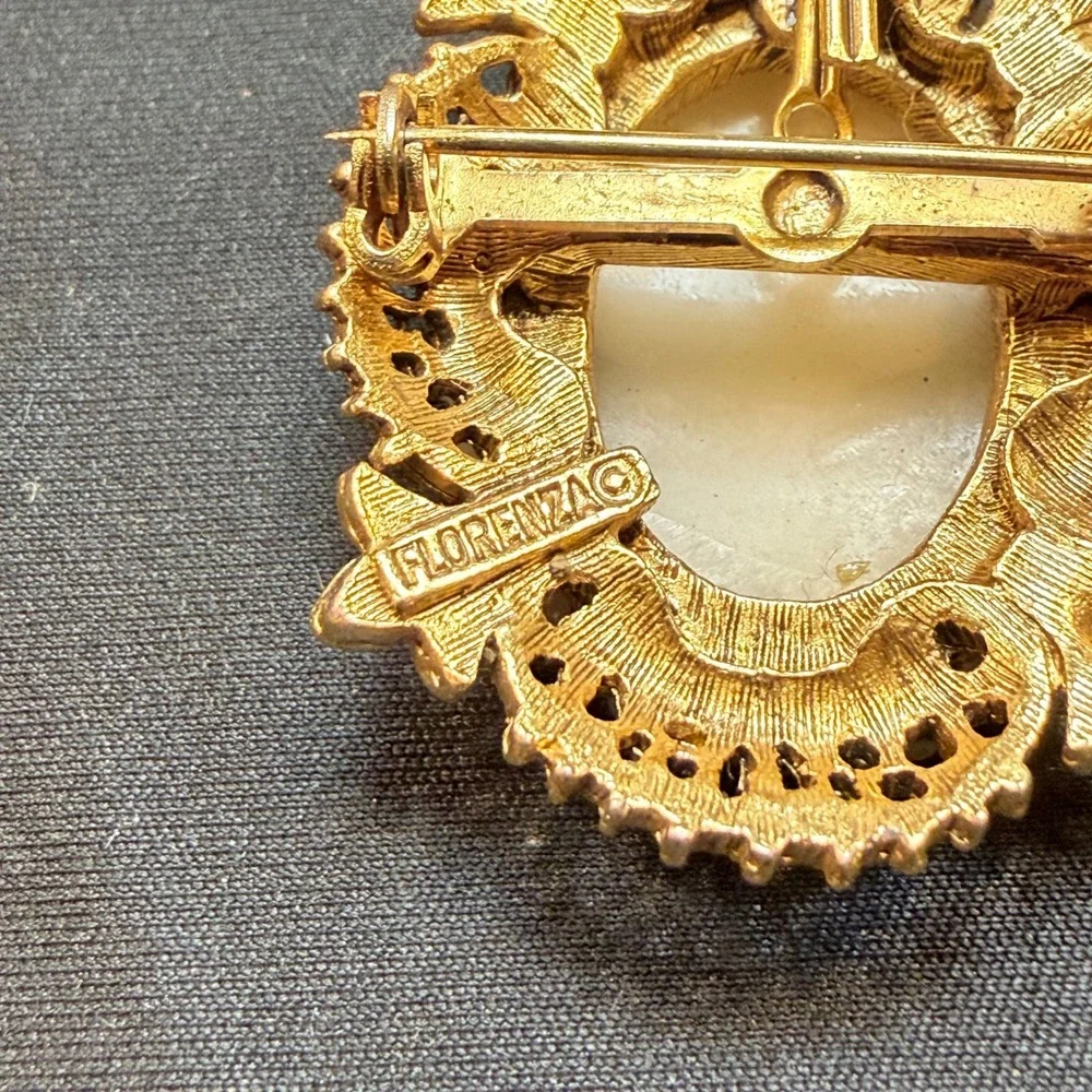 Vintage Florenza Cameo Brooch Pendant Gold Tone Faux Pearl Filigree Signed